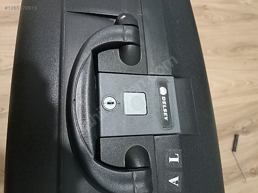 Used & Brand New Items / Clothing & Accessories / Suitcases & Luggage / Single