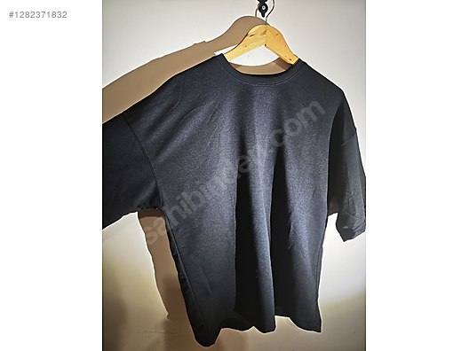 Used & Brand New Items / Clothing & Accessories / Unisex / Clothing / T-Shirt