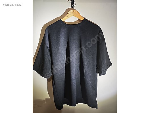 Used & Brand New Items / Clothing & Accessories / Unisex / Clothing / T-Shirt