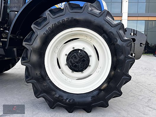 Machinery / Agricultural Machines / Tractors / New Holland / TR6.120