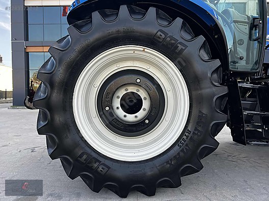 Machinery / Agricultural Machines / Tractors / New Holland / TR6.120