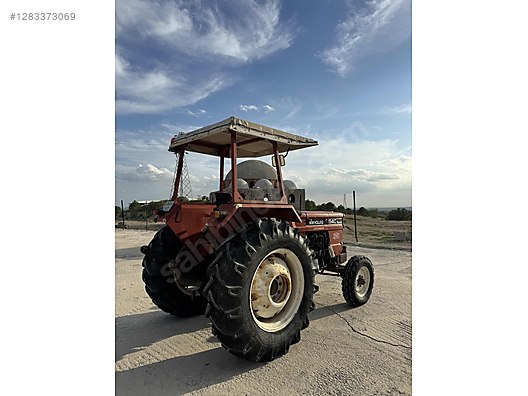 Machinery / Agricultural Machines / Tractors / New Holland / 54C