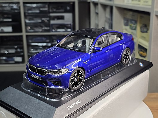 KAMPANYA 1:18 Norev - BMW F90 M5 Parlament Mavisi Sıfır kutulu. on