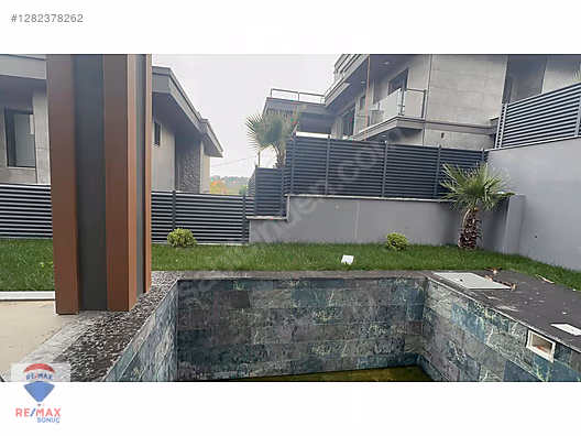 Deniz Gören...Merkezi Konum...Sıfı­r...Havuzlu Villa.....