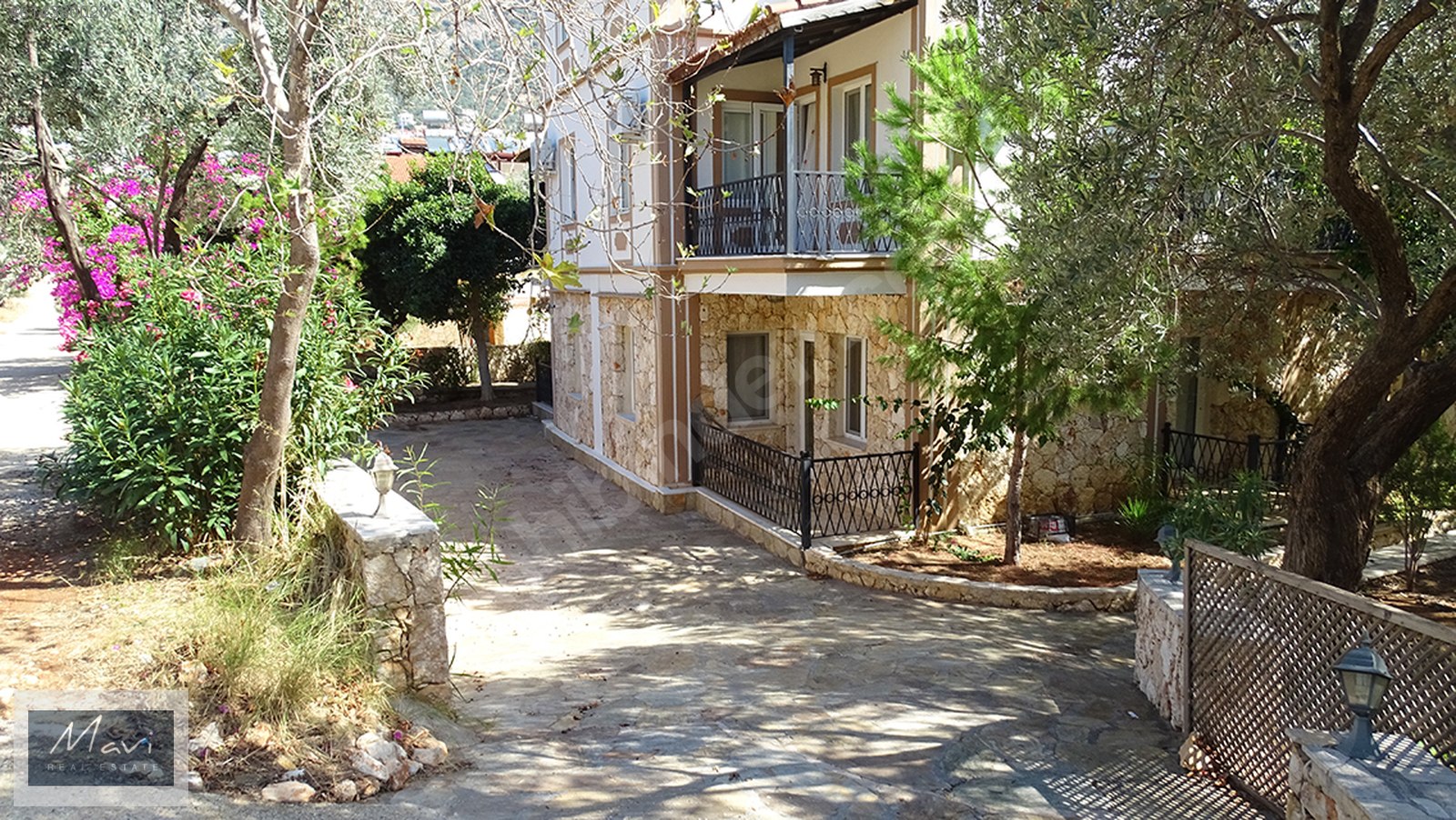 For Sale / Flat / Kalkan merkeze cok yakın eşyalı 2+1 temiz daire at