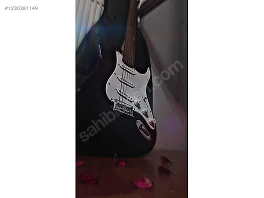Squier Elektro Gitar