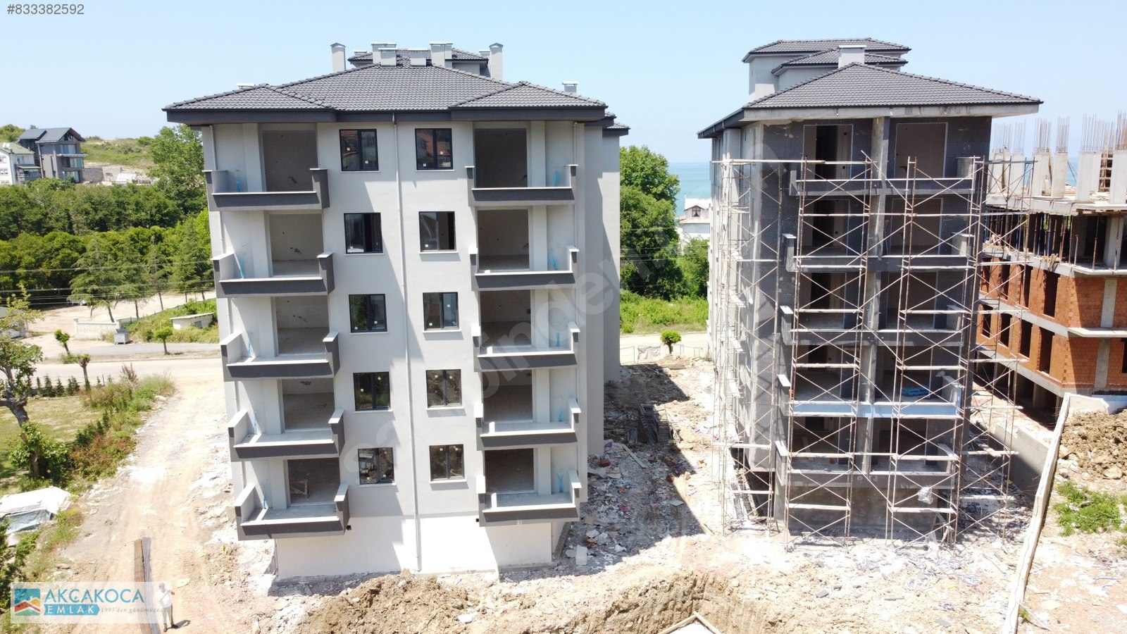 AKÇAKOCA EMLAKKALE EVLERİ HAVUZLU SİTEDE SATILIK 2+1 DAİRE Satılık