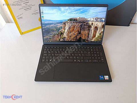 Dell / DELL VOSTRO 3520 15.6FHD/İ7 12.NESİL/16GBRAM/İNTEL İRİS