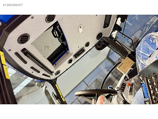 Machinery / Agricultural Machines / Tractors / New Holland / T4.75S