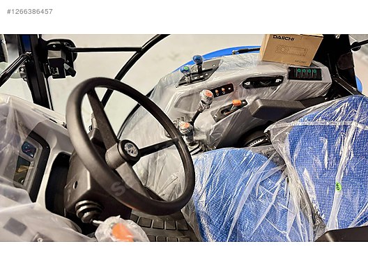 Machinery / Agricultural Machines / Tractors / New Holland / T4.75S