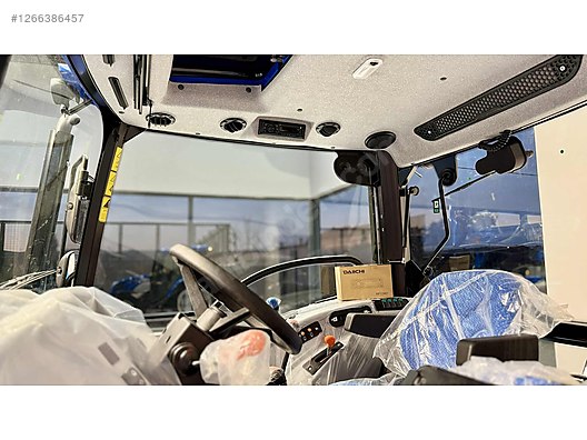 Machinery / Agricultural Machines / Tractors / New Holland / T4.75S