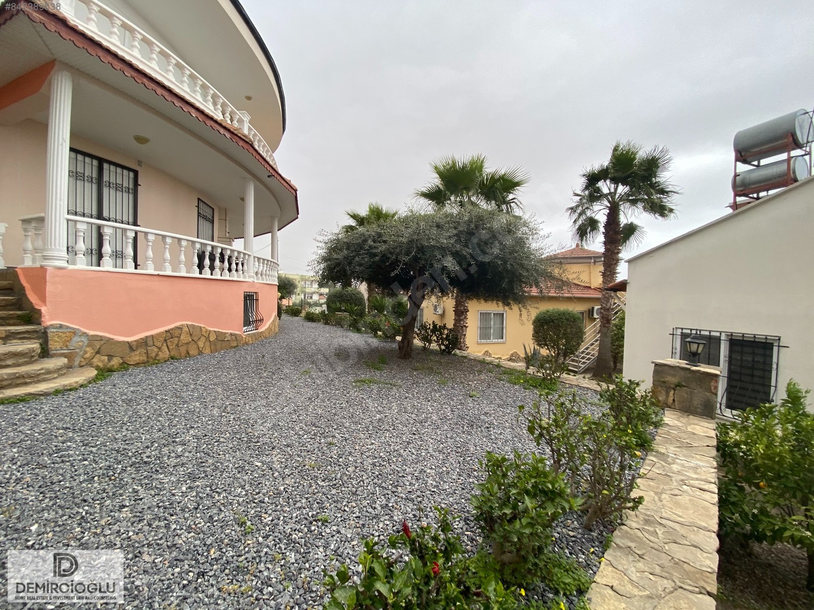 ALANYA AVSALLARDA MÜSTAKİL 2 KATLI BAHÇELİ SATILIK 2+1 VİLLA Satılık