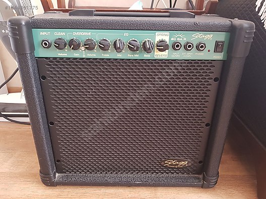 Muzik ogretmeninden ev amfisi Gitar Amfisi ve Diğer Enstrüman Yan
