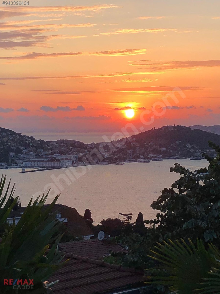 BÜYÜKADA NİZAM�DA HARİKA DENİZ MANZARALI MUHTEŞEM HAVUZLU VİLLA