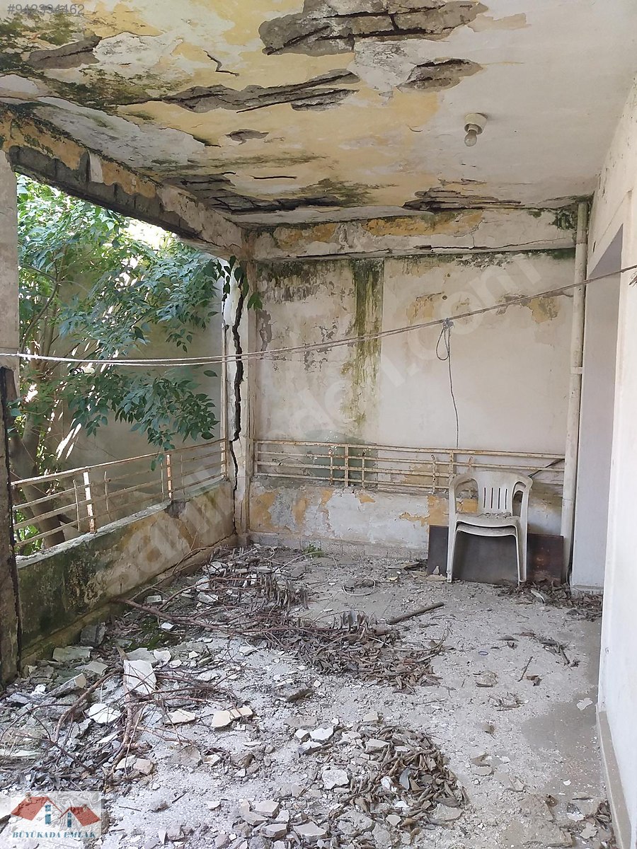 Büyükada Emlak�tan Kumsal Bölgesinde Kelepir 3 Katlı Apartman Satılık