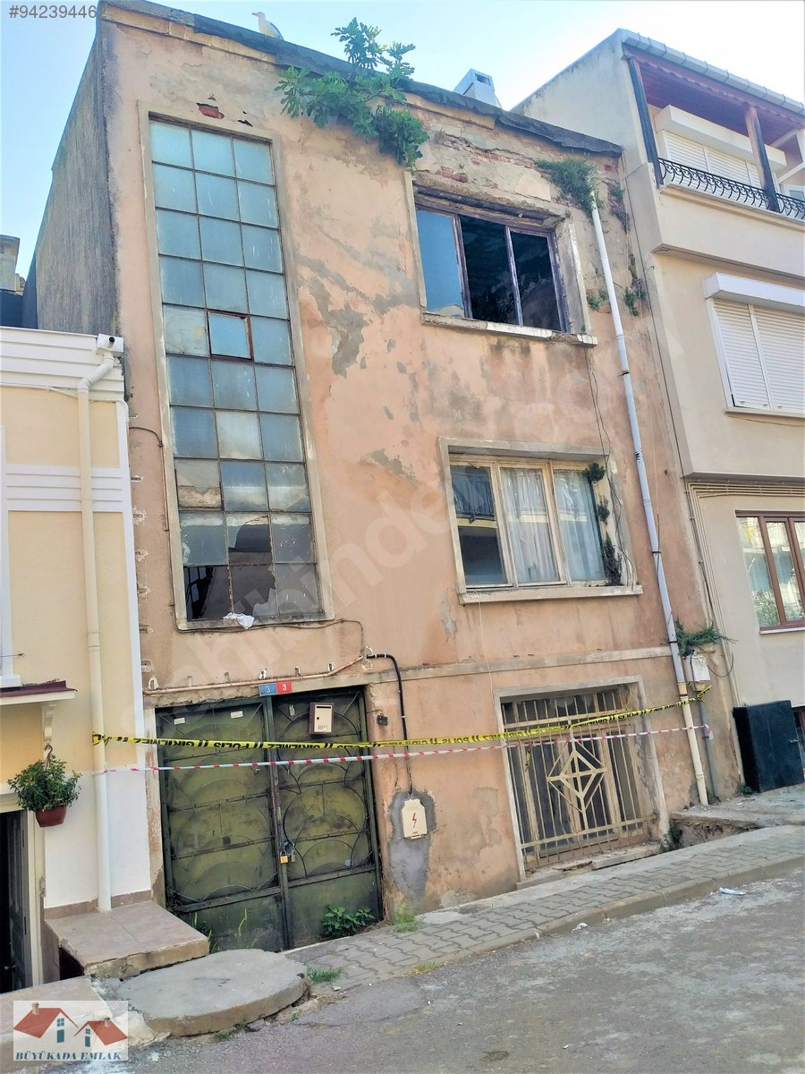 Büyükada Emlak�tan Kumsal Bölgesinde Kelepir 3 Katlı Apartman Satılık