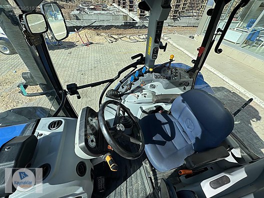 Machinery / Agricultural Machines / Tractors / New Holland / TR5.105