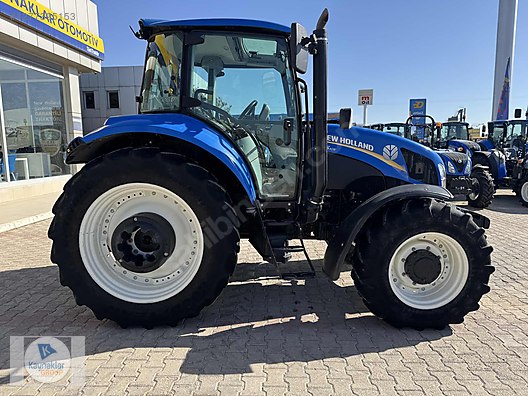 Machinery / Agricultural Machines / Tractors / New Holland / TR5.105