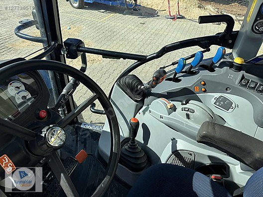 Machinery / Agricultural Machines / Tractors / New Holland / TR5.105