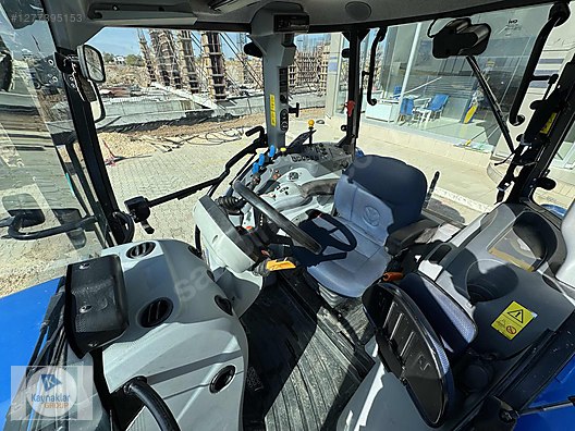 Machinery / Agricultural Machines / Tractors / New Holland / TR5.105