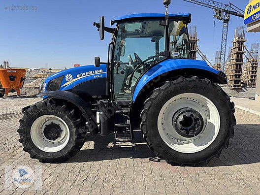 Machinery / Agricultural Machines / Tractors / New Holland / TR5.105