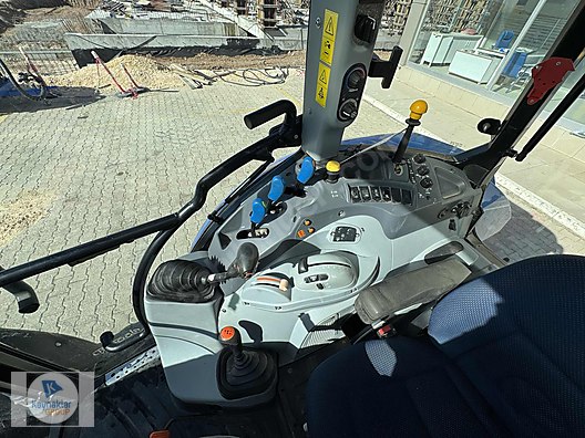 Machinery / Agricultural Machines / Tractors / New Holland / TR5.105