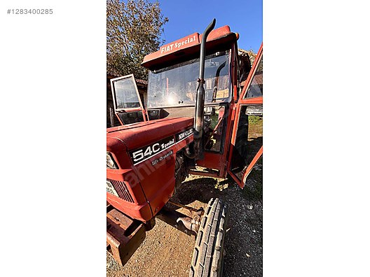 Machinery / Agricultural Machines / Tractors / New Holland / 54C