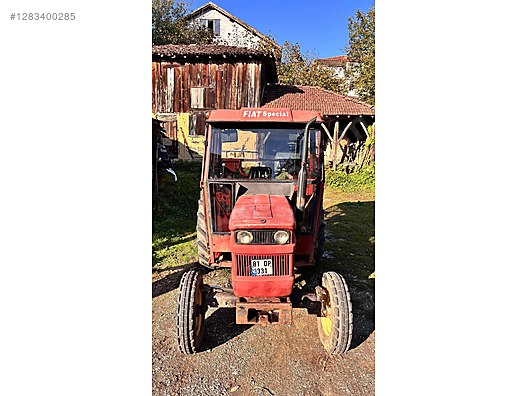 Machinery / Agricultural Machines / Tractors / New Holland / 54C