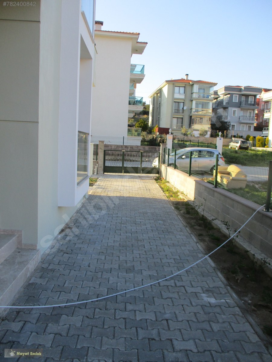 YENİFOÇA DA SATILIK 2+1 SIFIR LÜKS DAİRELER HAYAT EMLAK Satılık