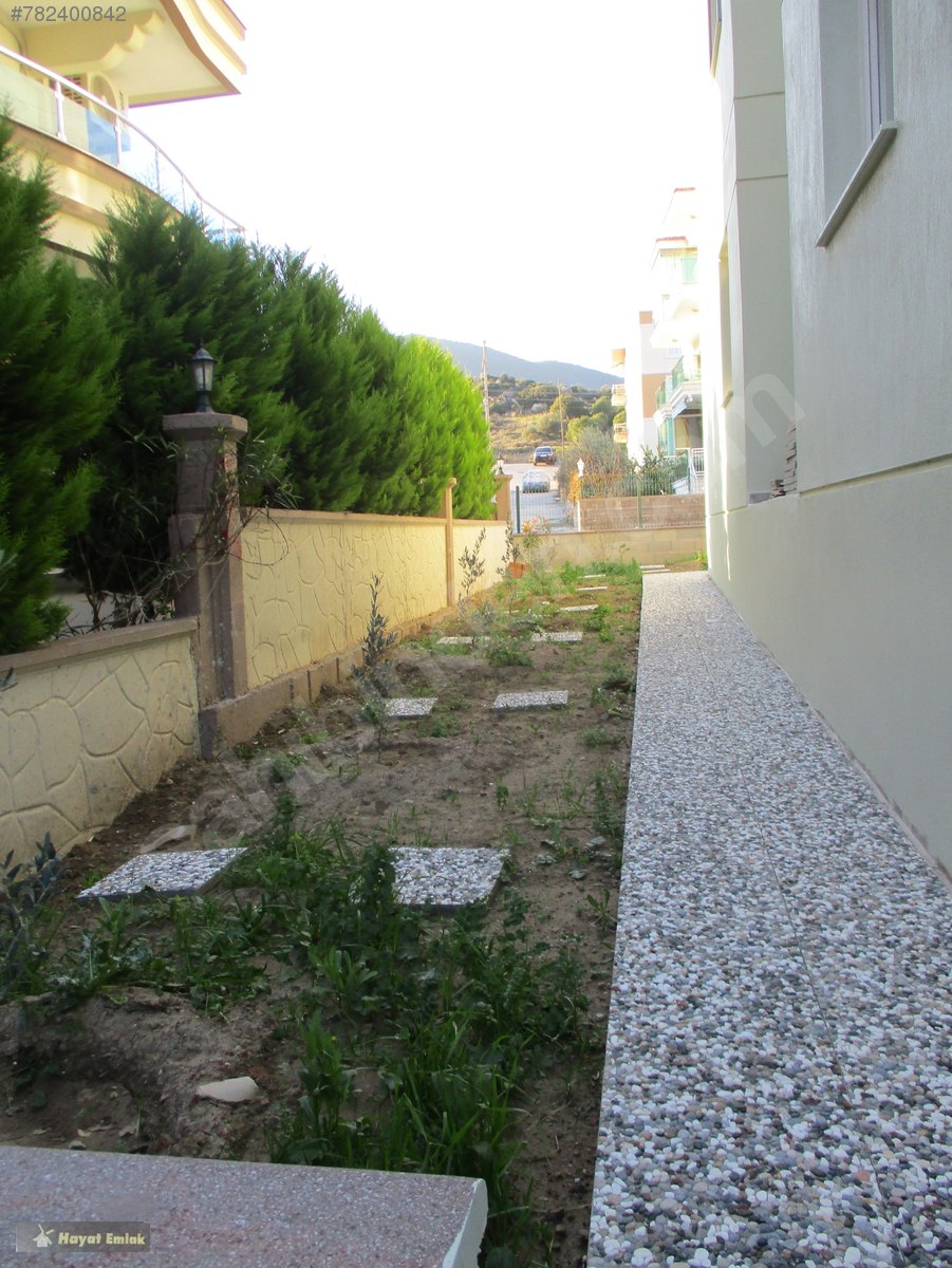 YENİFOÇA DA SATILIK 2+1 SIFIR LÜKS DAİRELER HAYAT EMLAK Satılık