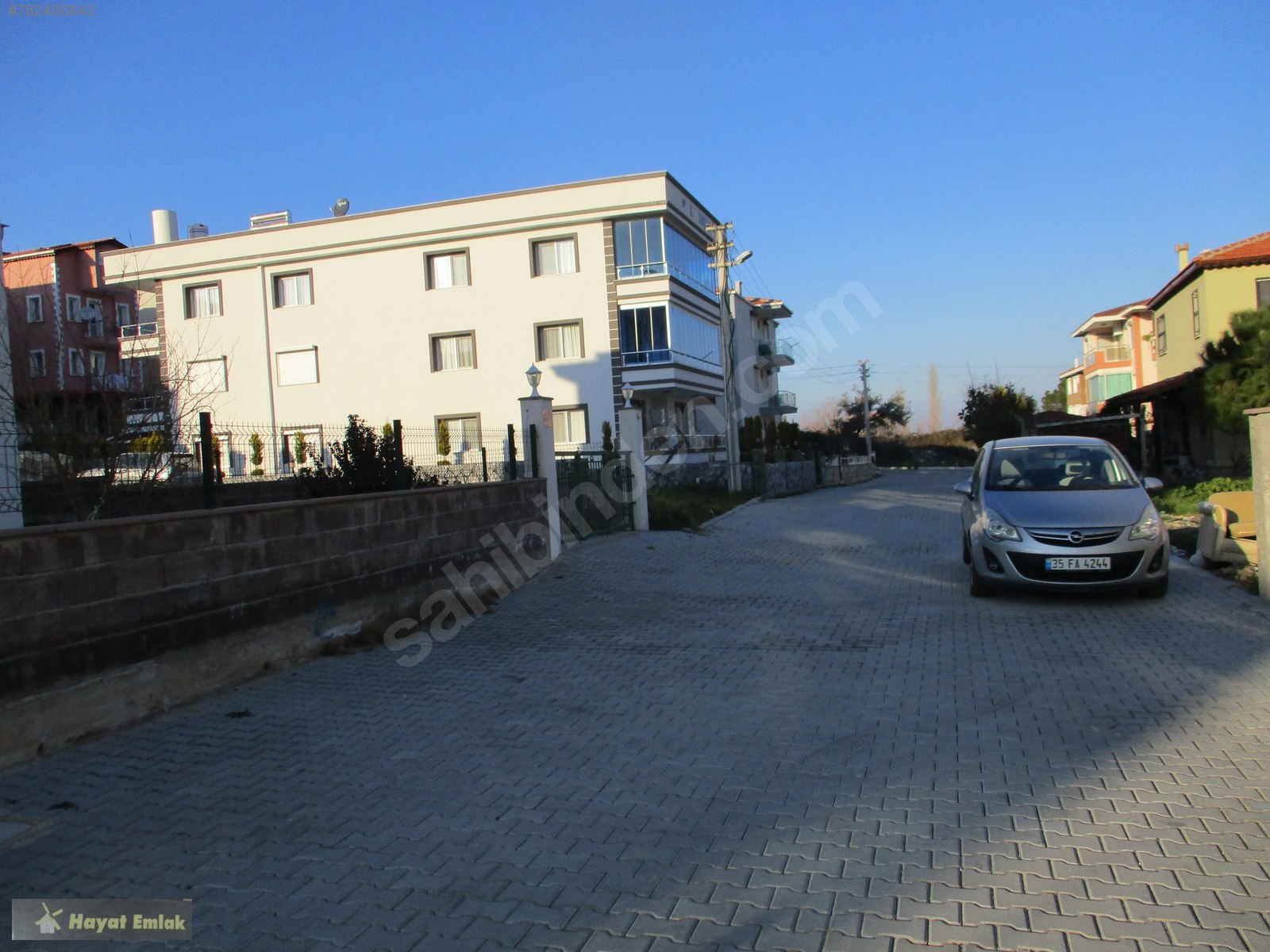 YENİFOÇA DA SATILIK 2+1 SIFIR LÜKS DAİRELER HAYAT EMLAK Satılık