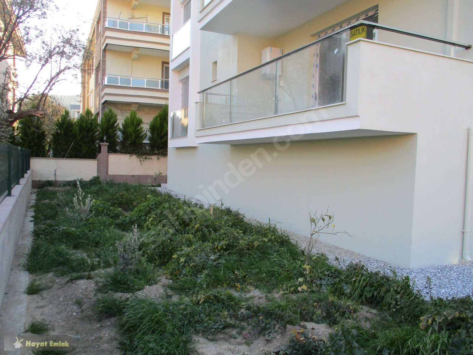 YENİFOÇA DA SATILIK 2+1 SIFIR LÜKS DAİRELER HAYAT EMLAK Satılık