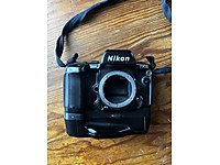 Kısa süreliğine Nikon F90X + MB10 Motor Drive