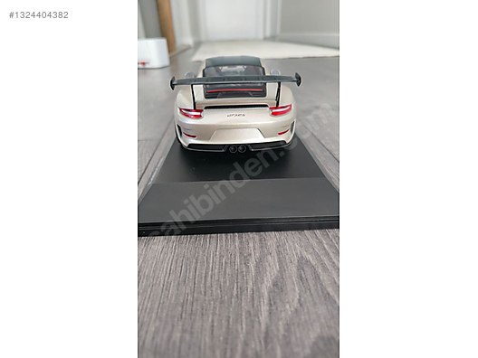 Minichamps Diecast Model 1:18 Porsche Araba - 1324404382