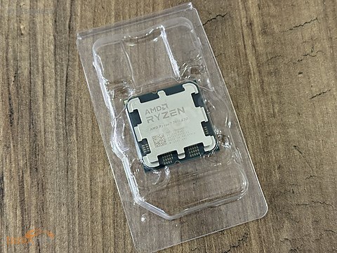 AMD Ryzen 7 7800X3D Sekiz Çekirdek 4.2 GHz Tray İşlemci sahibinden