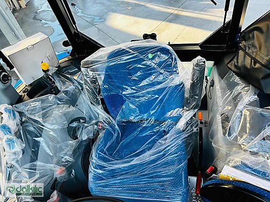 Machinery / Agricultural Machines / Tractors / New Holland / T5.90