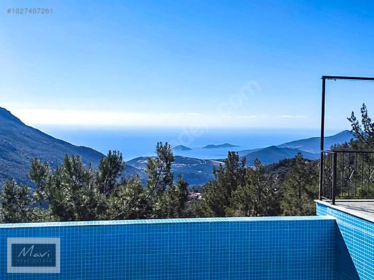 Kaş,Kalkan�da 2,300m2 arsa ve 3+1 ahşap eşyalı ev satılık Satılık