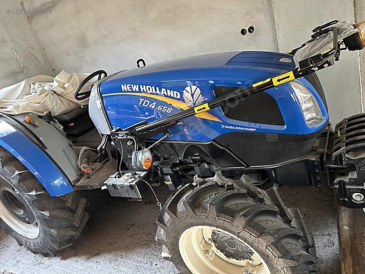 Machinery / Agricultural Machines / Tractors / New Holland / TD4.65B