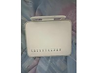 İnternet modem i bütün kabloları vardır