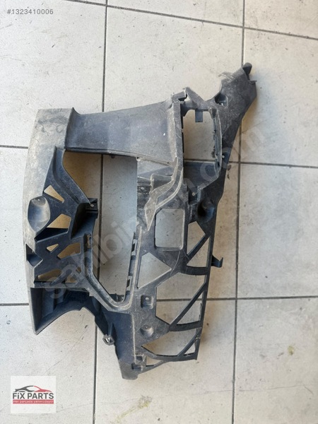 BMW 3 Serisi Sis Farı Çerçevesi