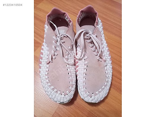 Used & Brand New Items / Clothing & Accessories / Women / Shoes / Sneakers