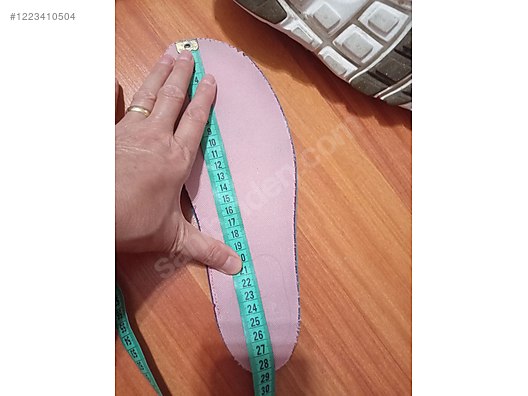 Used & Brand New Items / Clothing & Accessories / Women / Shoes / Sneakers