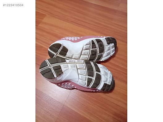 Used & Brand New Items / Clothing & Accessories / Women / Shoes / Sneakers