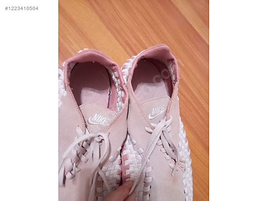 Used & Brand New Items / Clothing & Accessories / Women / Shoes / Sneakers