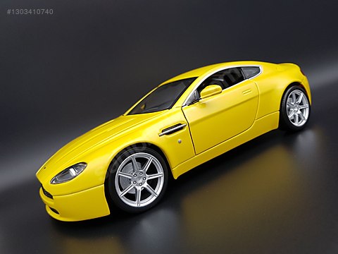 İNDİRİM*** 1/18 die-cast Aston Martin V8 Vantage 2005 on