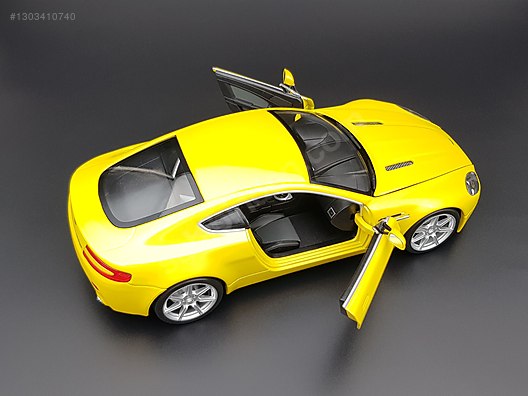 İNDİRİM*** 1/18 die-cast Aston Martin V8 Vantage 2005 on
