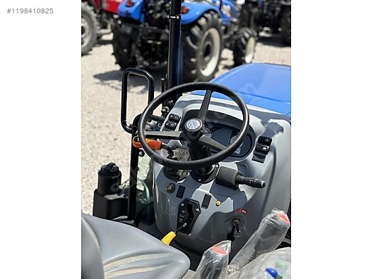 Machinery / Agricultural Machines / Tractors / New Holland / TD4.100F