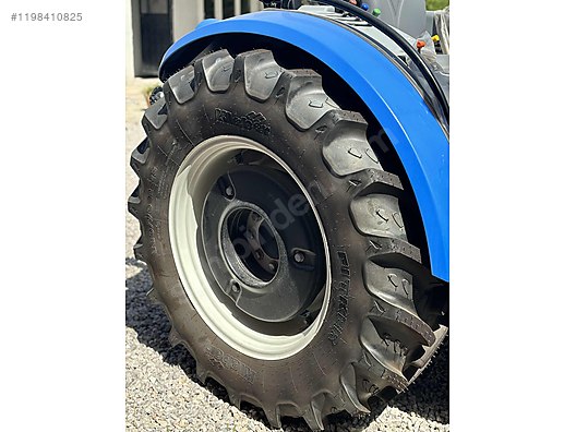 Machinery / Agricultural Machines / Tractors / New Holland / TD4.100F