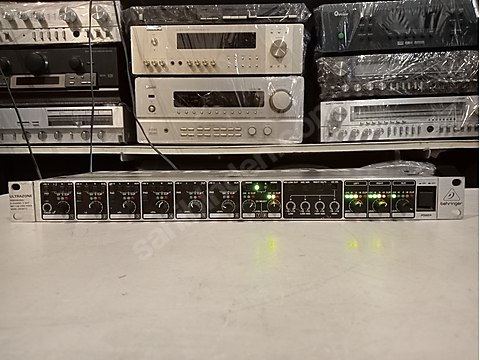 エレキング　2体 BEHRİNGER ZMX8210 V2 PROFESYONEL 8 KANALI MİXER sahibinden.comda