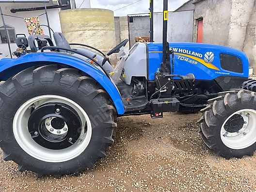 Machinery / Agricultural Machines / Tractors / New Holland / TD4.65B